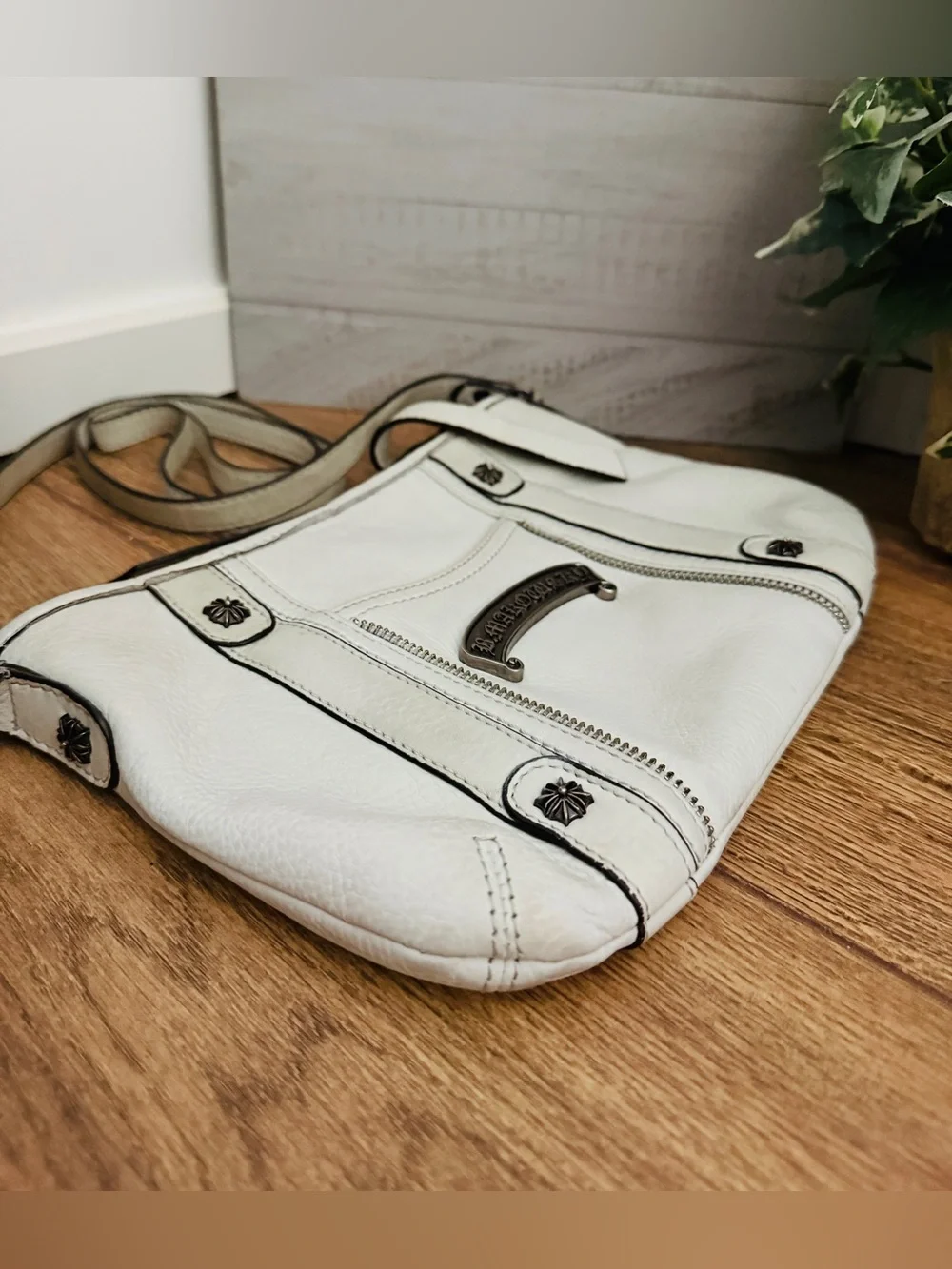 B. Makowsky Off White Leather Chrome Rocker Crossbody Bag